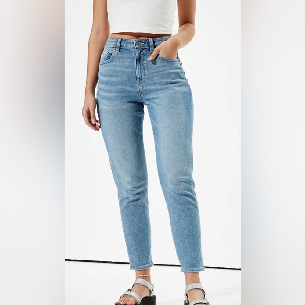 AMERICAN EAGLE MOM JEANS (STRETCH)